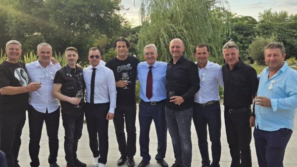 鹰眼策略 前国足主帅伊万出席朋友婚礼，笑容满面，容光焕发！